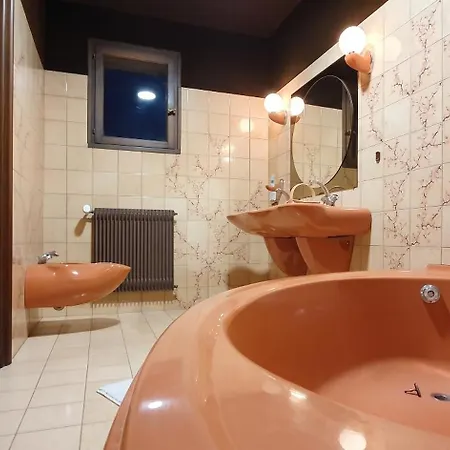 Villa Spacieuse Avec Piscine Privee - *