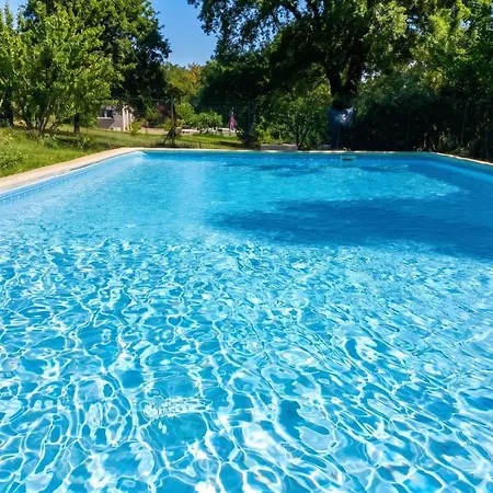 Villa Spacieuse Avec Piscine Privee - *