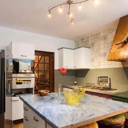 Villa Spacieuse Avec Piscine Privee -